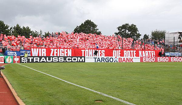 Bundesliga: Schalke fans show Tönnies the Red Card